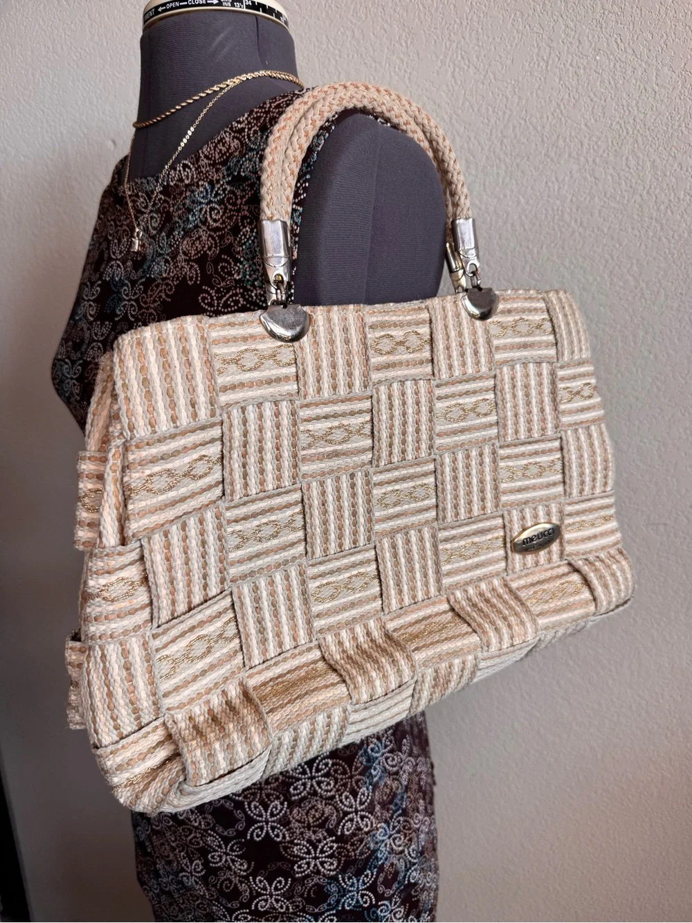 Meucci Italian Woven Shoulder HandBag Purse Tan Gold